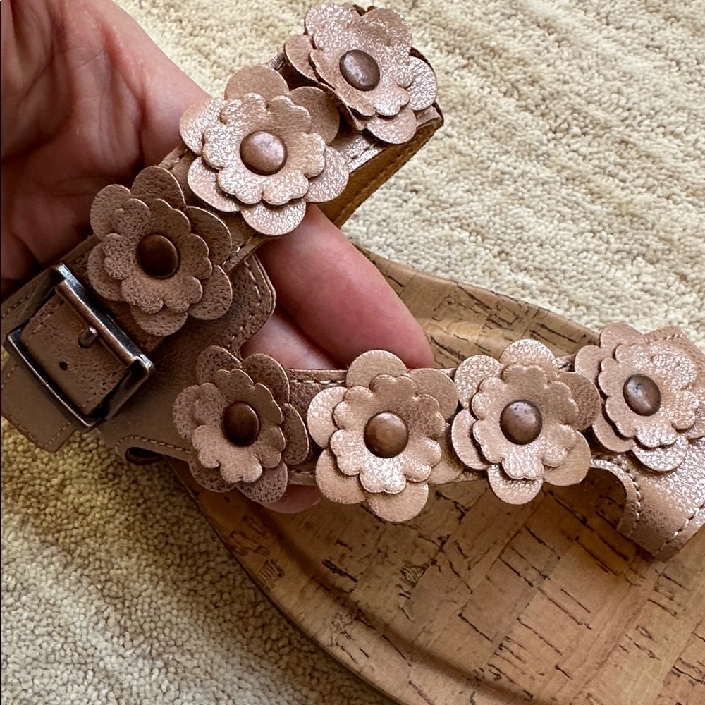 Like New B.O.C. Lyra Slide Sandals Rose Gold Metallic Cork Wedge Heel Size 7 - Picture 12 of 17
